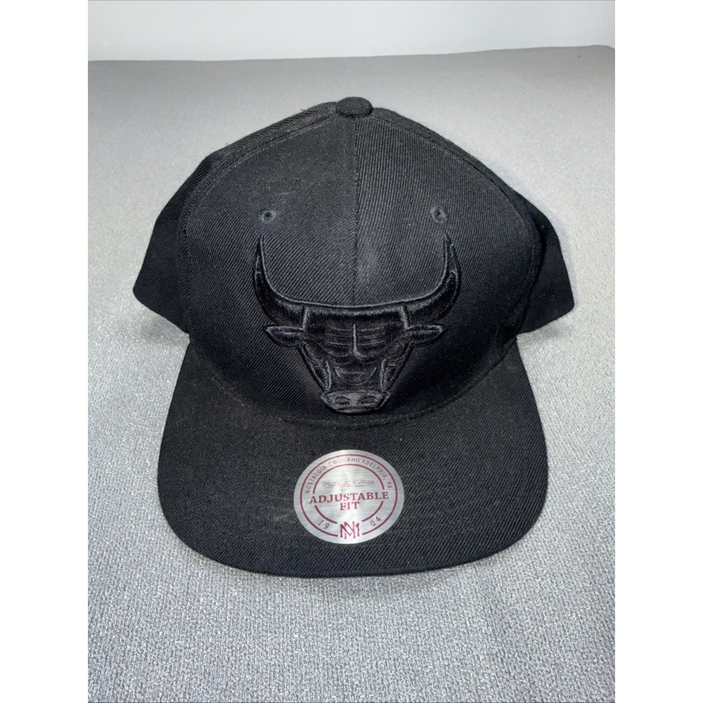 Pro Standard Chicago Bulls Blackout Snapback Hat NBA Finals Champions Patch